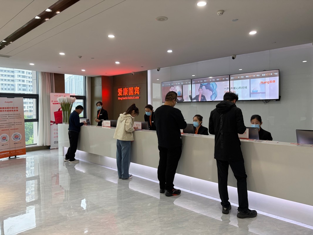 Yantai နှစ်ထပ်ပလတ်စတစ်စက်မှုလုပ်ငန်းသည် ဝန်ထမ်းများ၏ ကာယစစ်ဆေးမှုနှင့် အဖွဲ့တည်ဆောက်ခြင်းဆိုင်ရာ လှုပ်ရှားမှုများကို စီစဉ်သည်။